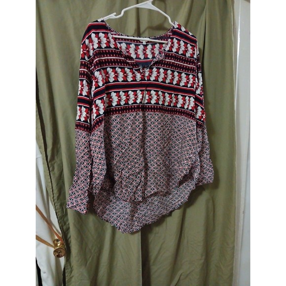 Crown & Ivy Shirts MultiColor Womens Size XLarge XL V Neck Rayon Red White Black - Picture 1 of 4